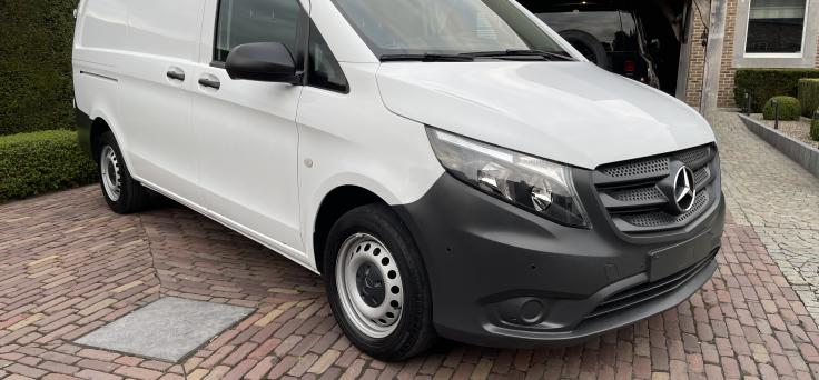 2dehands Mercedes  Vito 116CDI-163pk-Airco-Bluetooth-camera-Dab+ radio-trekhaak-pdc voor-en achteraan met slechts 29.900 km van 2022