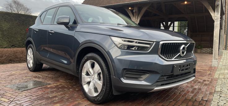 2dehands Volvo XC40 T2 Momentum- auto verlichting- automaat-auto klimaat regeling- cruise control-GPS-lederen interieur- PDC V+A- alu velgen 18 - Schuifdak