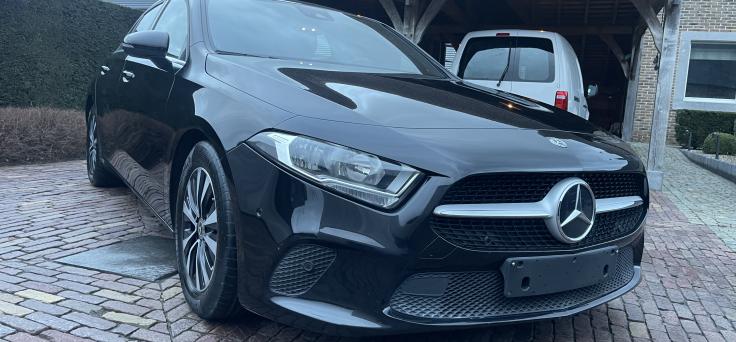 2dehands Mercedes  A-klasse 180D automaat- auto klimaatregeling-Bluetooth-cruise controle-Camera-lane assistant-GPS-Park assistant-PDC